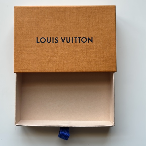 Louis Vuitton EMPTY Gift Set: Box, Envelope, Card, and Ribbon - Picture 5 of 9